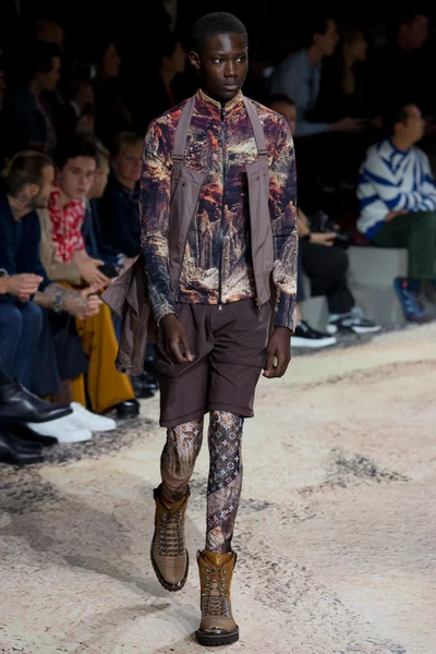 Look 17